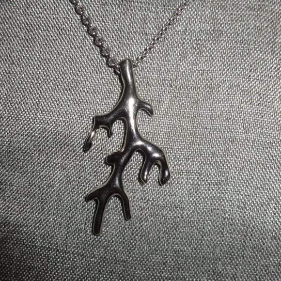 T Tahari  Silver tone branch pendant and chain necklace, marked & hang tag - Picture 5 of 8